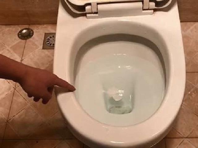 Dấu hiệu bồn cầu bị nghẹt