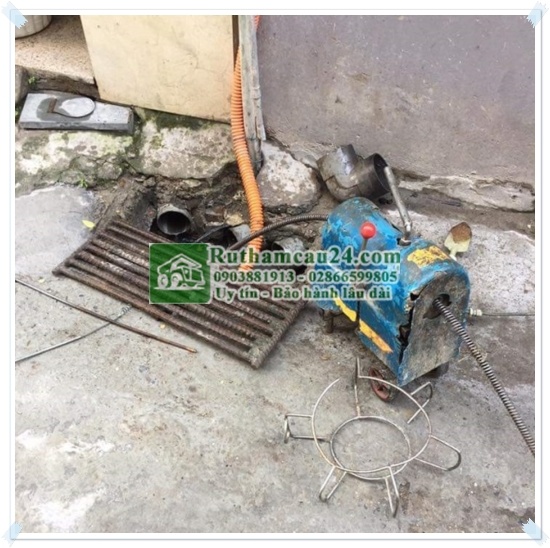 Thông tắc cống bằng hệ thống máy lò xo công nghệ cao