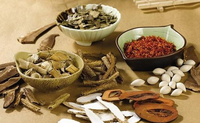 Dùng thảo dược khử mùi hôi