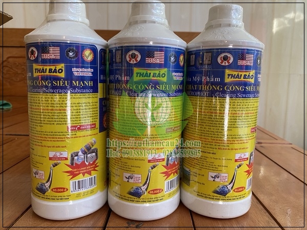 Thông bồn rửa chén bằng hóa chất.