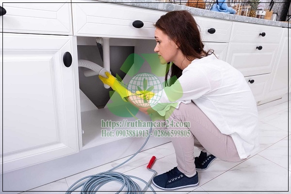 Thường xuyên kiểm tra bồn rửa chén.
