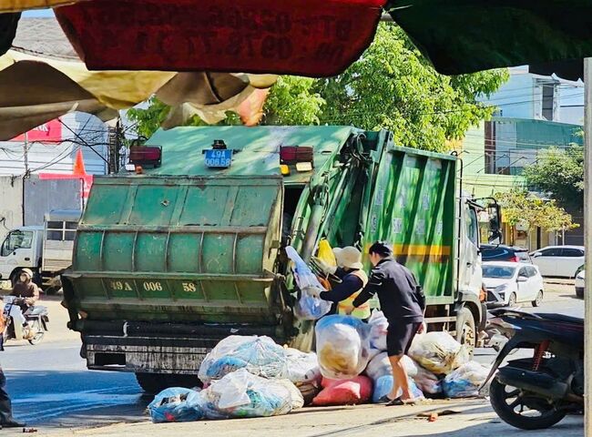Dịch vụ thu gom rác thải sinh hoạt với nhiều cam kết về chất lượng dịch vụ