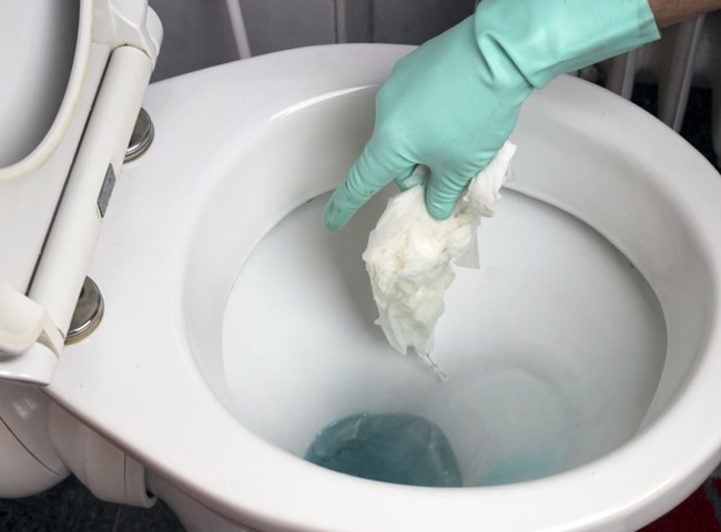 Bồn cầu bị nghẹt dấu hiệu nhận biết